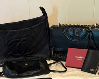 • Tory Burch
• Chanel
• Ferragamo
• Longchamp