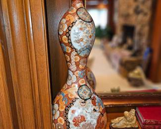 Unique Japanese vase 