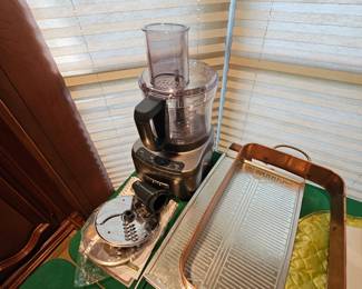 Heated meat carving tray