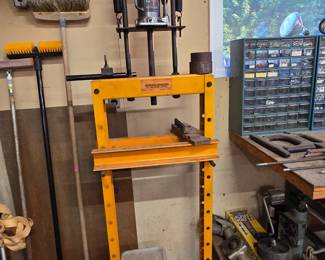 Central Hydraulics 12 Ton Bearing Press
