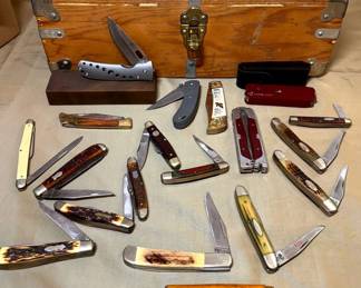 Vintage Pocket Knife Assortment In A Cool Wood Box