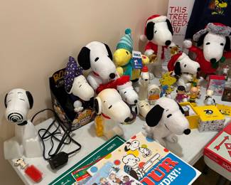 Collectible Snoopy~Peanuts Hair Dryer/Hallmark Cards/Dancing Snoopy/Woodstock, Charlie Brown, Lucy figurines/Nightlights