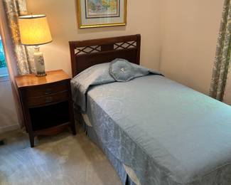 Mahogany Twin Beds w/Custom Bedding Mahogany Nightstand/Vintage Table Lamp