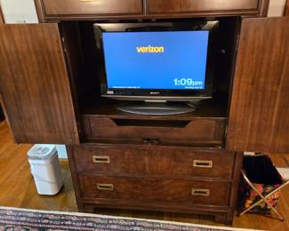 Great Wardrobe - TV works great