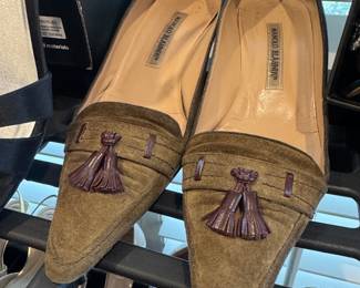 Women's Manolo Blahnik Suede 1" Heels Size 38-1/2