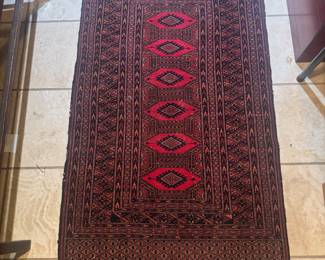 Hand-knotted Pakistani Wool Rug (53"L x 30"W)