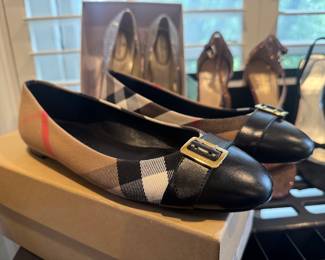 Women's Burberry Avon Check Ballet Flats Size 38 (Never Worn)