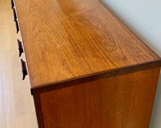 MCM Circa 1960's Bath Cabinet Makers Sideboard.
Bath Cabinet Makers African Teak & Rosewood Sideboard, sold through Heals of London. 1960s.
Beautifully crafted piece comprising of one opening door to the left and two to the right revealing capacious interiors with adjustable shelving. Between these four drawers with a cutlery drawer. Furnished with beautiful curved solid rosewood handles. A quality piece of furniture.