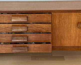 MCM Circa 1960's Bath Cabinet Makers Sideboard.
Bath Cabinet Makers African Teak & Rosewood Sideboard, sold through Heals of London. 1960s.
Beautifully crafted piece comprising of one opening door to the left and two to the right revealing capacious interiors with adjustable shelving. Between these four drawers with a cutlery drawer. Furnished with beautiful curved solid rosewood handles. A quality piece of furniture.