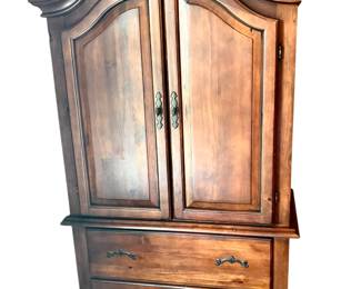 Tv cabinet
Located in Thibodaux- appointment needed