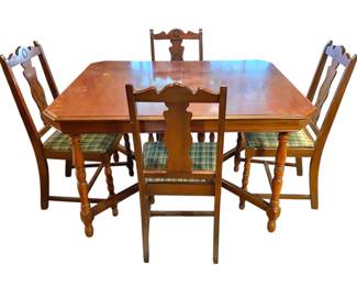 Antique dining table with 4 chairs
Located at store- no appointment needed