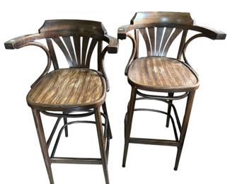2 vintage barstools
Located in Thibodaux- appointment needed