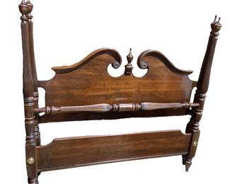 Full poster bed
Located at store- no appointment needed