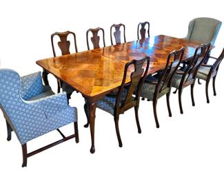 Dining table with 10 chairs
Located in Houma- appointment needed