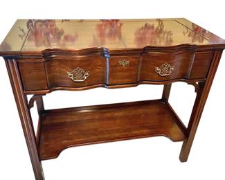 Harden extendable bar/server table
Located at store- no appointment needed