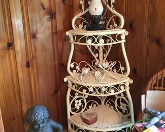 Wicker corner shelve
Statue
