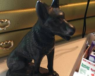 Cast iron sitting Dog