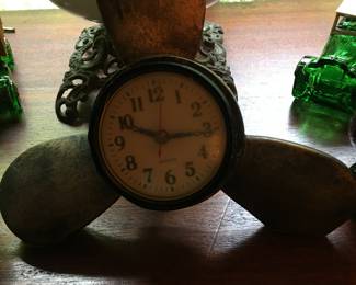 Small propeller clock