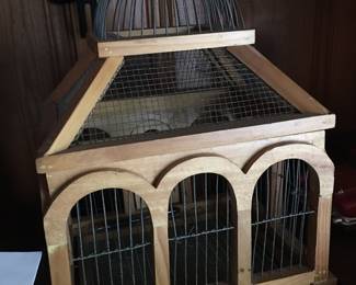 Bird cage top lifts off
