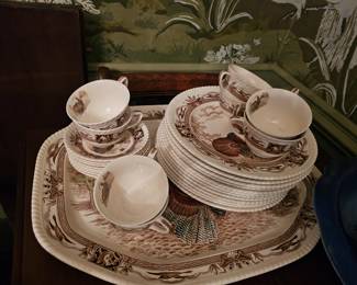 29 pc Johnson Brothers - England - Barnyard King China includes large Turkey Platter