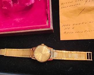 vintage mint condition 60's Longines Flagship Men's 18k gold wristwatch with original band and case.