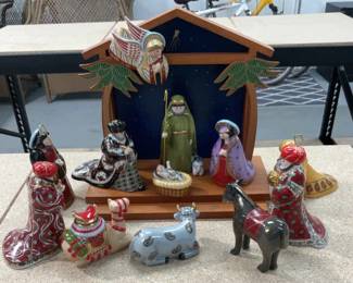The Bradford Exchage The Jeweled Nativity Figurine Collection