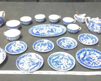 26 Piece Blue Willow Childrens Tea Set