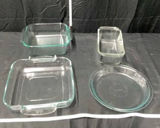4 Piece Pyrex Glass Collection
