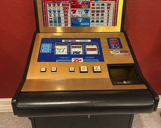 Bally S5500 Slant Top Coin Slot Machine. Original Las Vegas Floor Slot Machine - works well. Just had it serviced! Take quarters (not included :) )