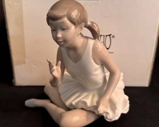 Lladro seated ballerina figurine