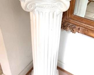 Plaster display column