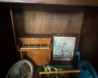 adorable little piano ,