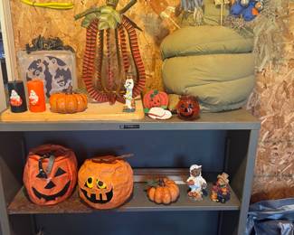more Halloween decor