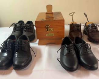 Shoes, Stretchers A Shoeshine Kit Sizes 81 2, 9 Unk