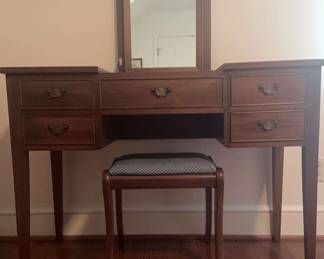 Craftique Mebane Authentic Reproduction Vanity with Center Mirror