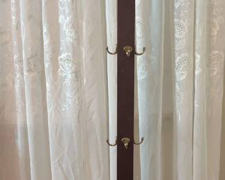 51 2 Ft Tall Wood Coat Hat Rack with 16 Hooks