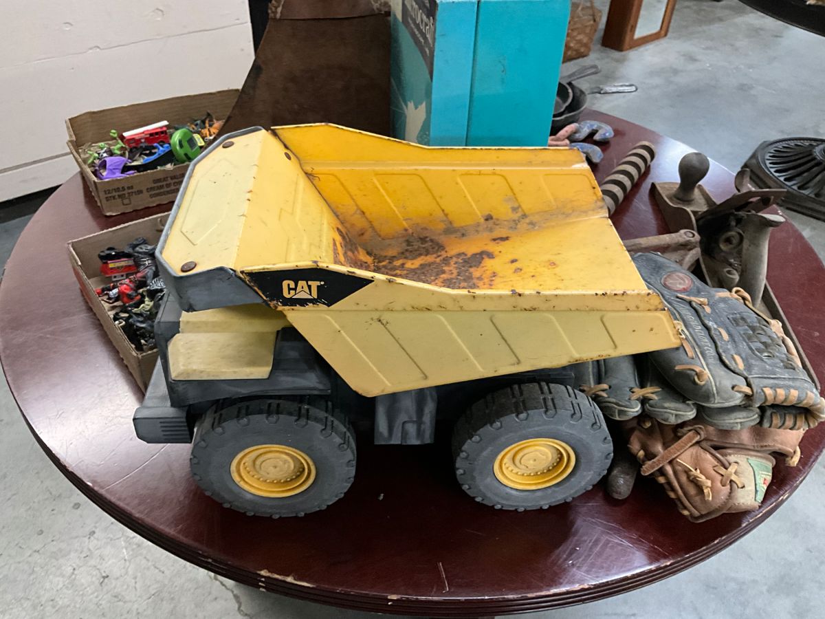 Metal Cat (Caterpillar) Dump Truck
