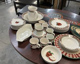 Betty Crocker Apple Country Inn Dinnerware