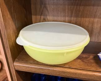 Harvest Yellow Tupperware Fix N Mix Bowl w/Lid