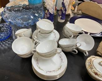 Mikasa Fine China Cups & Saucers Grace-ine Pattern