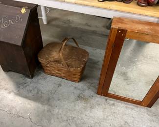 Picnic Basket - Wood Mirrored Cabinet