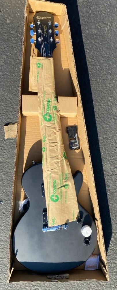 1 Epiphone Les Paul Special Electric Guitar