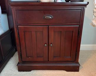 Master Side Tables (2)
29in x 17.5 in x 31 in