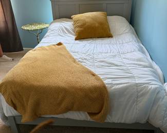 Full Bed
55in x 75in x 43in
