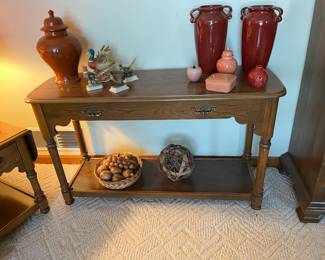 NICE COUCH CONSOLE TABLE