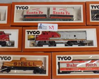 LOT OF 8 TYCO TRAINS IN ORIGINAL BOXES APPEAR TO BE NOS