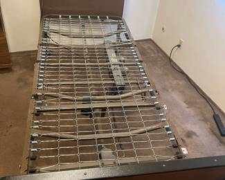 Drive  Delta 1000 Ultra Light Plus, 
Full Electric Bed
Bed rails included. Very good condition!
