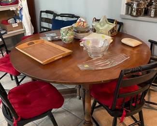 Table with leaf