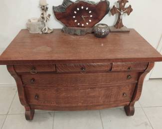 Dresser.