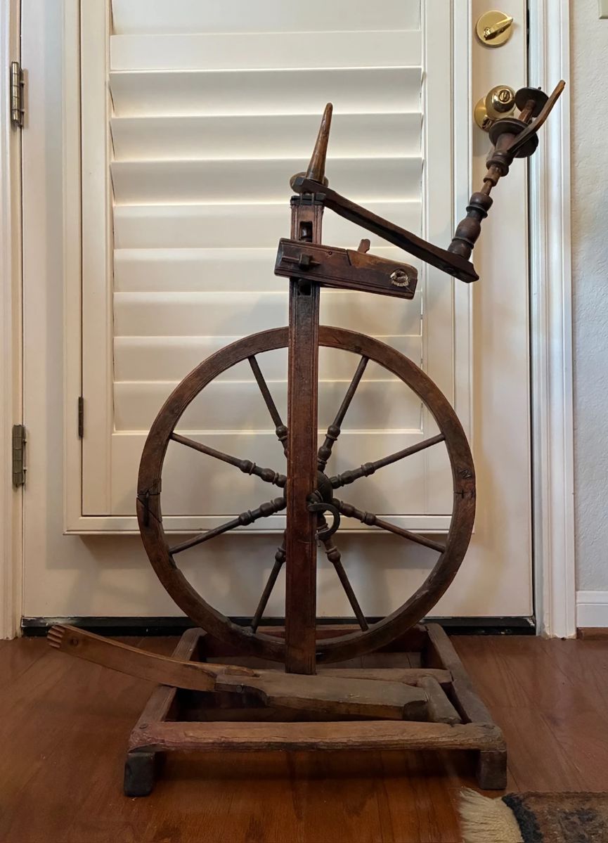 Antique spinning wheel